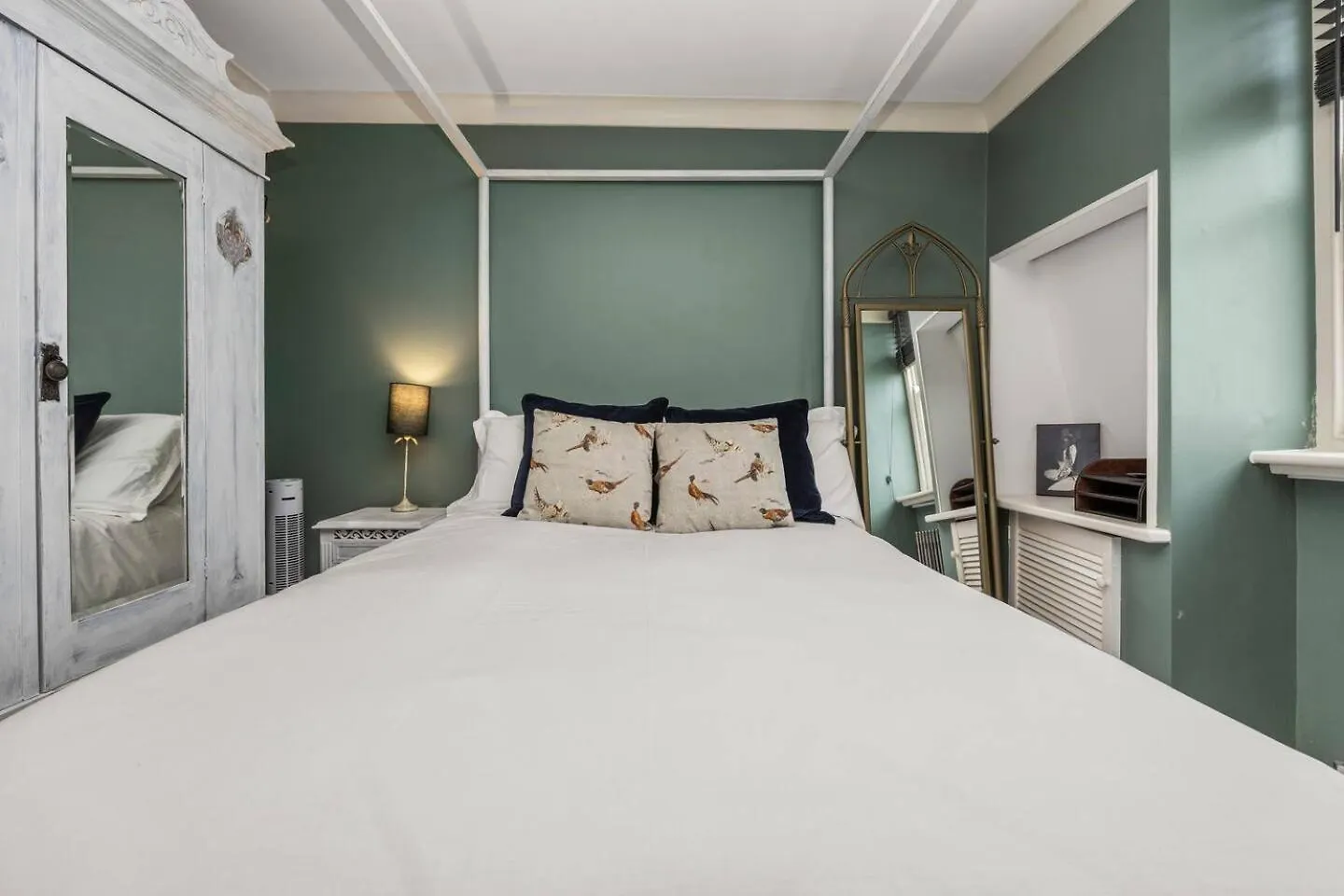 Pass The Keys Chic Beachfront Retreat With Sea Views In Central Brighton Apartment