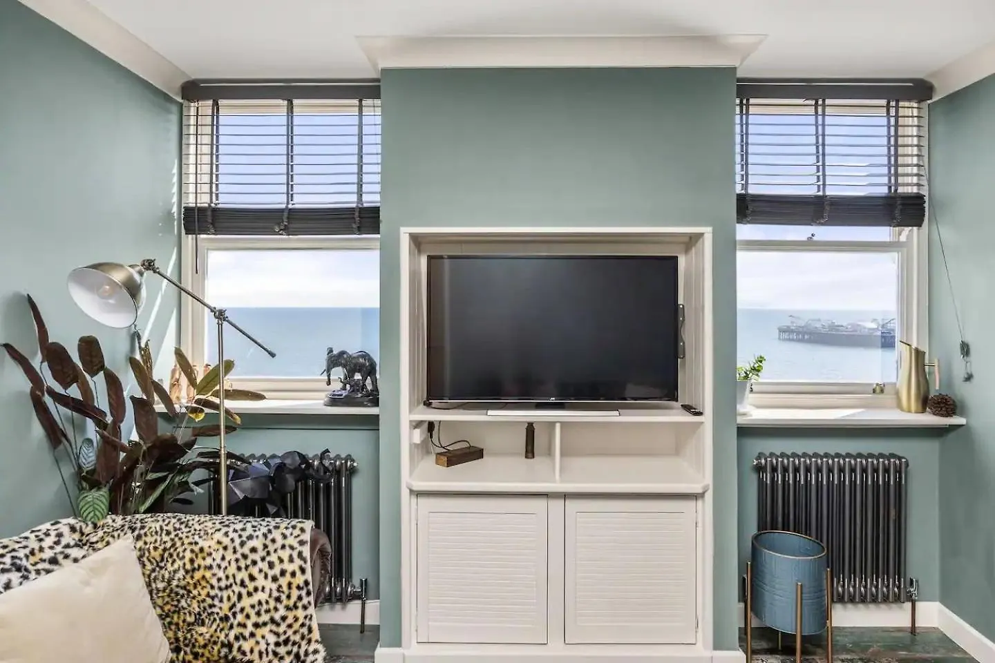 Pass The Keys Chic Beachfront Retreat With Sea Views In Central Brighton Apartment