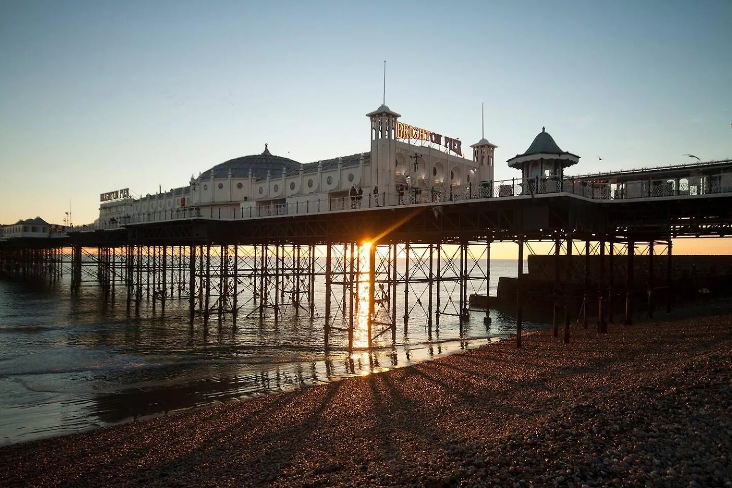 Pass The Keys Chic Beachfront Retreat With Sea Views In Central Brighton Apartment